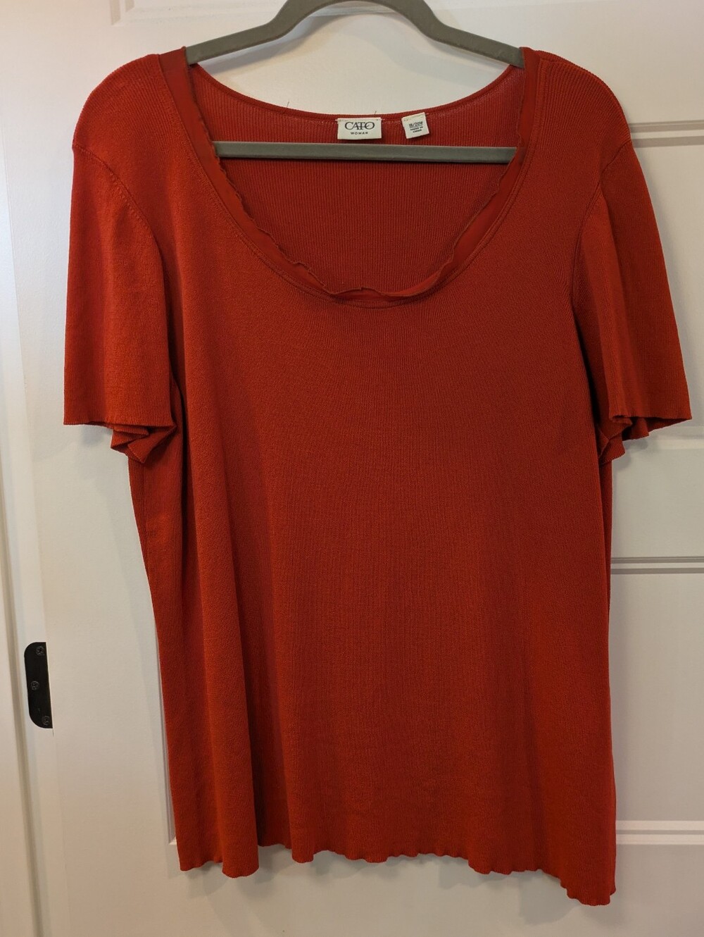 🔴 3/$15 Rust-Orange Scoop Neck Short Sleeve Tee